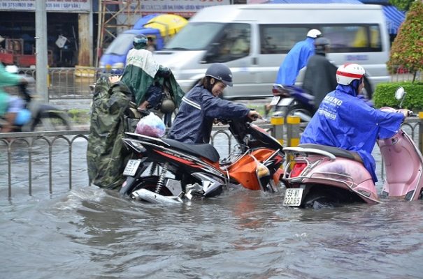 xe máy bị vào nước