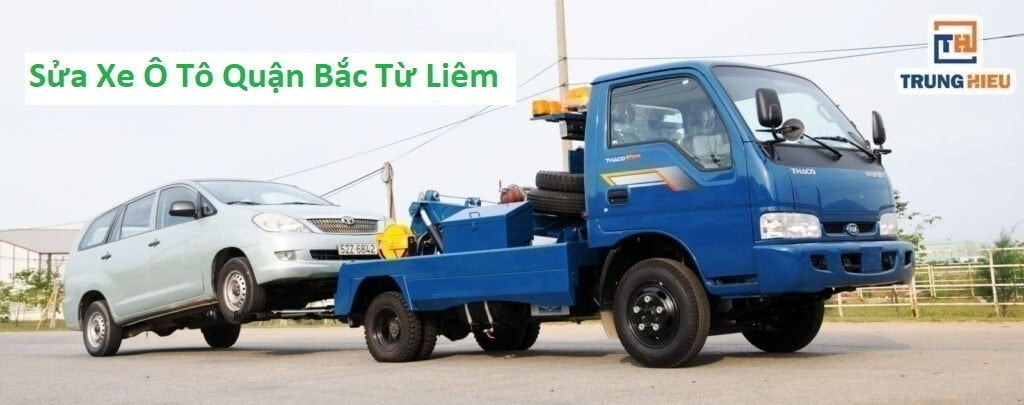 Kỹ thuật viên đang kiểm tra động cơ xe ô tô tại Bắc Từ Liêm