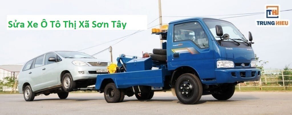 Thợ sửa xe ô tô chuyên nghiệp đang kiểm tra động cơ tại Sơn Tây